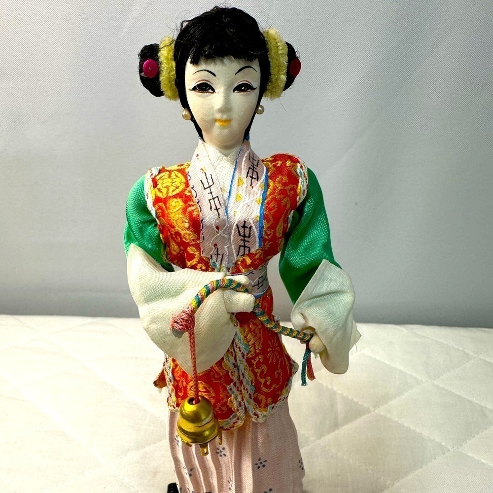 Vintage Oriental Japanese Geisha Girl Doll Figurine On A Stand 8.5” Kimono Dress - Picture 5 of 7